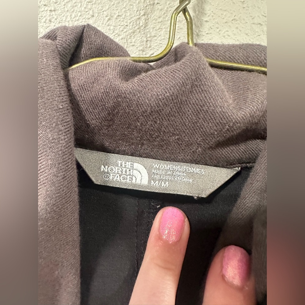 The North Face Women’s Resolve Parka Jacket in Black - Picture 4 of 6